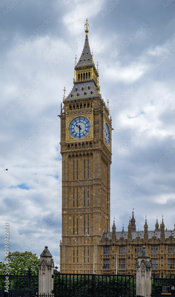 Obraz premium London - 07 09 2022: View of the Elizabeth Tower (Big Ben)