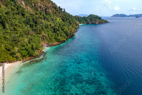 Fotografie Aerial view of tropical beach landscape at Nyaung Oo Phee island in the Mergui Archipelago, Burma