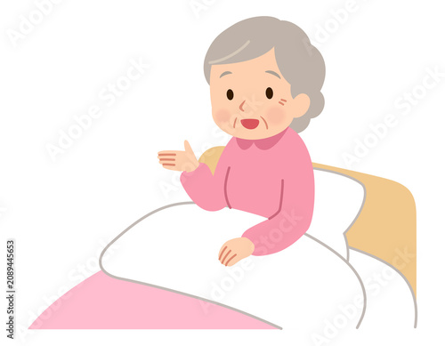 ベッドに座る高齢女性　話す　表情