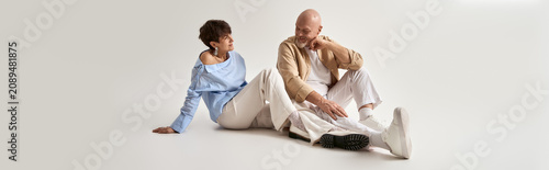 Canvastavla Loving senior couple exudes style and warmth while posing together in elegant ou