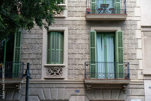 Fotografie Traditional Barcelona residential building facade with decorative wall patterns