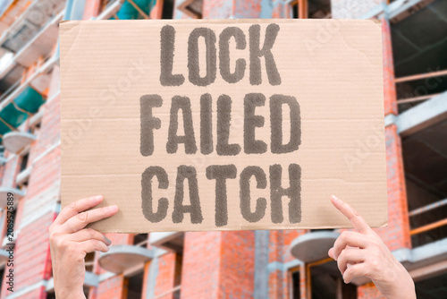 Fotografie "Lock failed catch" Mechanism didn't engage fully