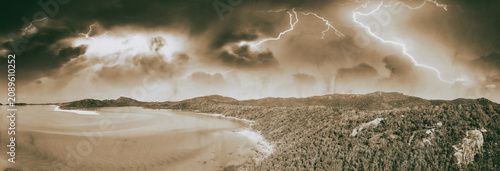 Fotografia Whitehaven Beach from drone, amazing aerial view with approaching storm, Queensl
