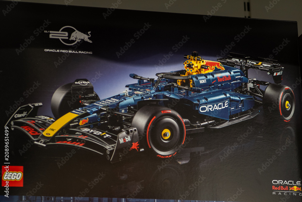 Obraz premium Lego Technic Box Featuring an Oracle Red Bull Racing Formula One Toy Car toy package. Milan, Italy - June 24, 2026