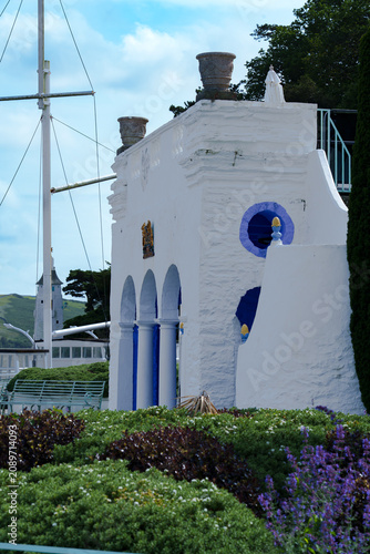 Canvas Print Colorful architecture of Portmeirion tourist village in Wales with charming houses and unique architectural details