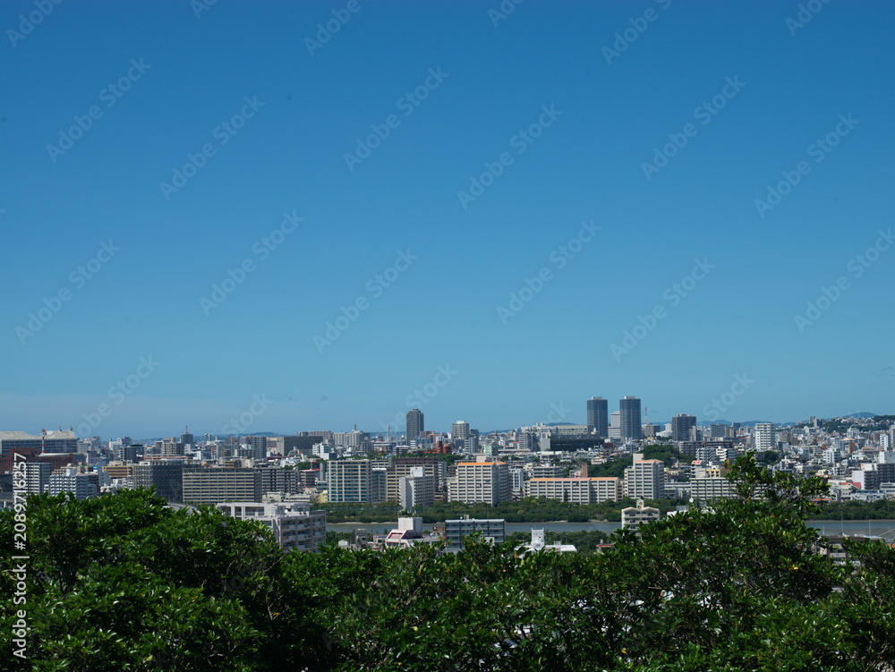 Fototapeta premium 海軍壕公園から那覇市の眺め