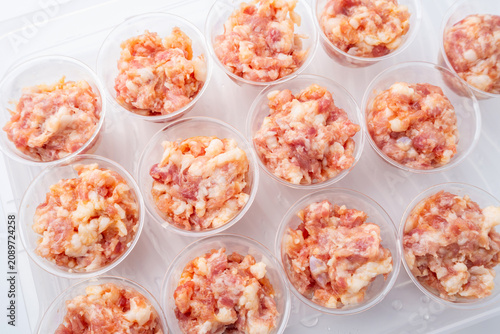 Tableau sur toile Pre-packaged fresh ground pork