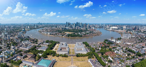 Canvas-taulu Panoramic aerial summer day view from Greenwich towards the Isle of Dogs with fi