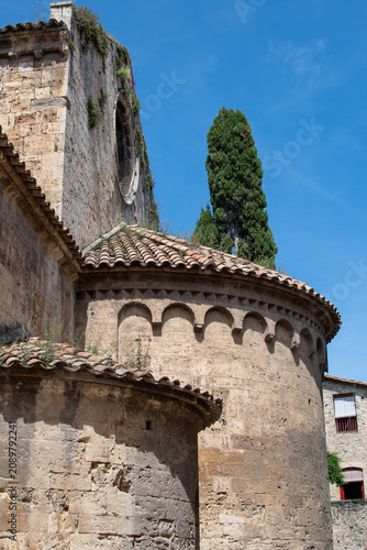 Obraz na płótnie Façade of the Romanesque Church of Sant Vicenç in Besalú, Spain