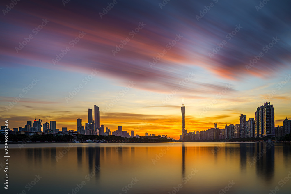 Fototapeta premium Guangzhou Skyline at Sunset with Canton Tower Reflection