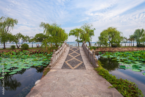 Bild auf Leinwand Liyuan Garden Stone Bridge Over Lily Ponds, Wuxi Jiangsu
