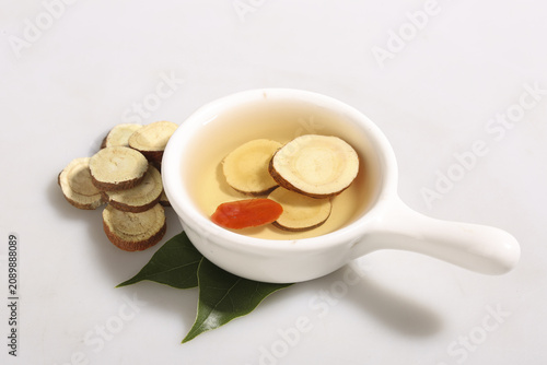 Obraz na płótnie Traditional Chinese Medicine Herbal Tea with Licorice Root and Goji Berries for