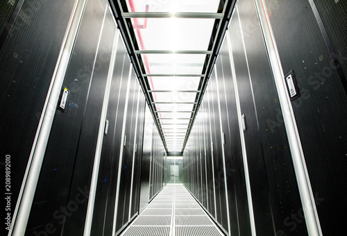 Fotografia Server Room Corridor in Modern Data Center