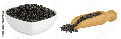Фотография Black bean or Urad dal, black gram, vigna mungo in ceramic bowl and wooden scoop