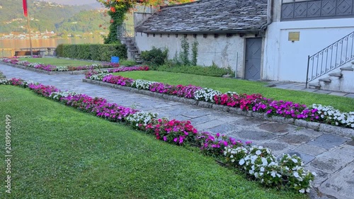 giardino del municipio di orta san giulio, italia