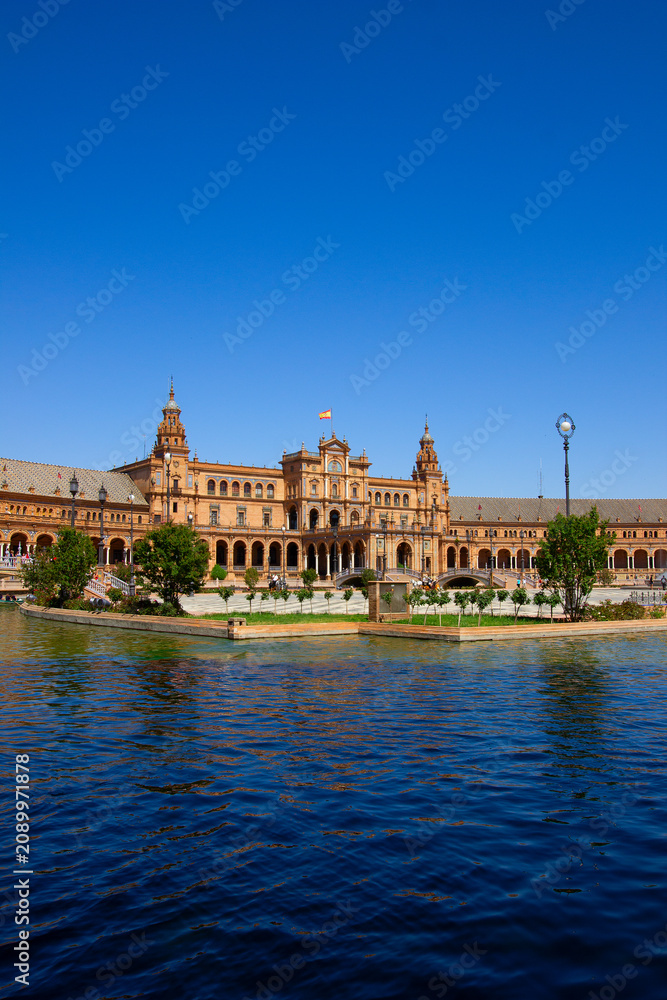 Fototapeta premium bridge of Plaza de España, Seville, Spain