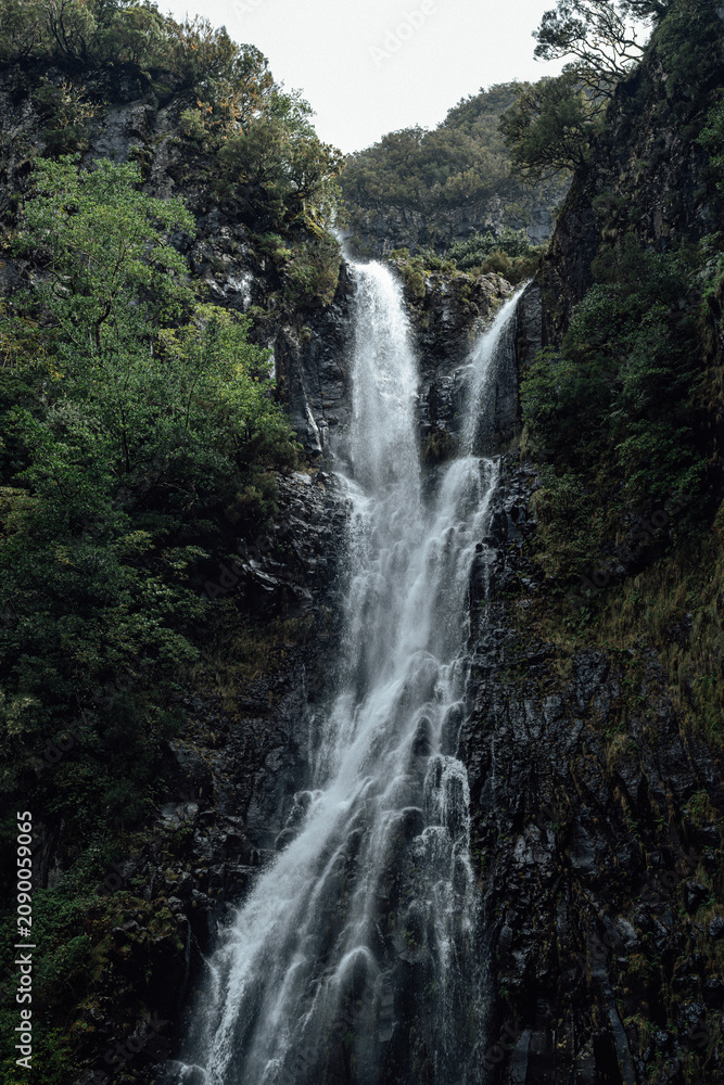 Obraz premium waterfall in the mountains