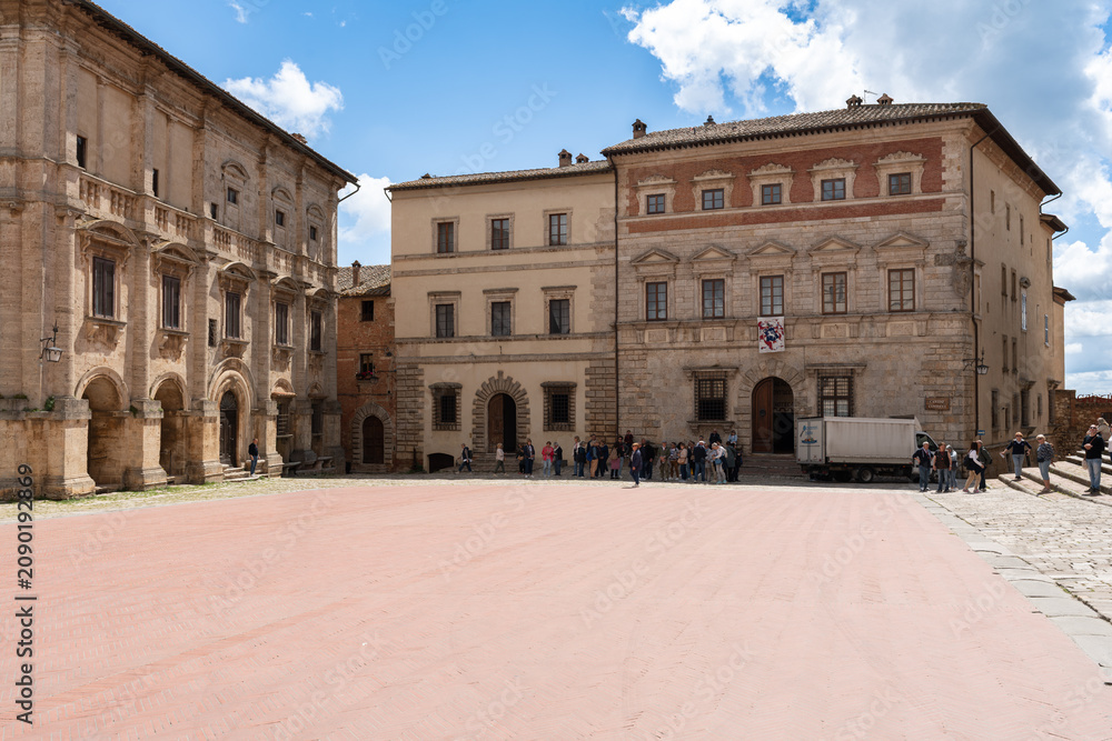 Obraz premium Piazza Grande, main square of the medieval town of Montepulciano in Val d'Orcia, Italy