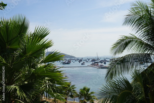 Sunset Town in Phu Quoc Vietnam, mediterrane Stadt an der Seilbahnstation