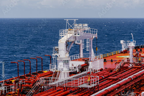Canvastavla Large oil tanker manifold