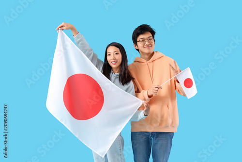 Young Asian couple with fla...
