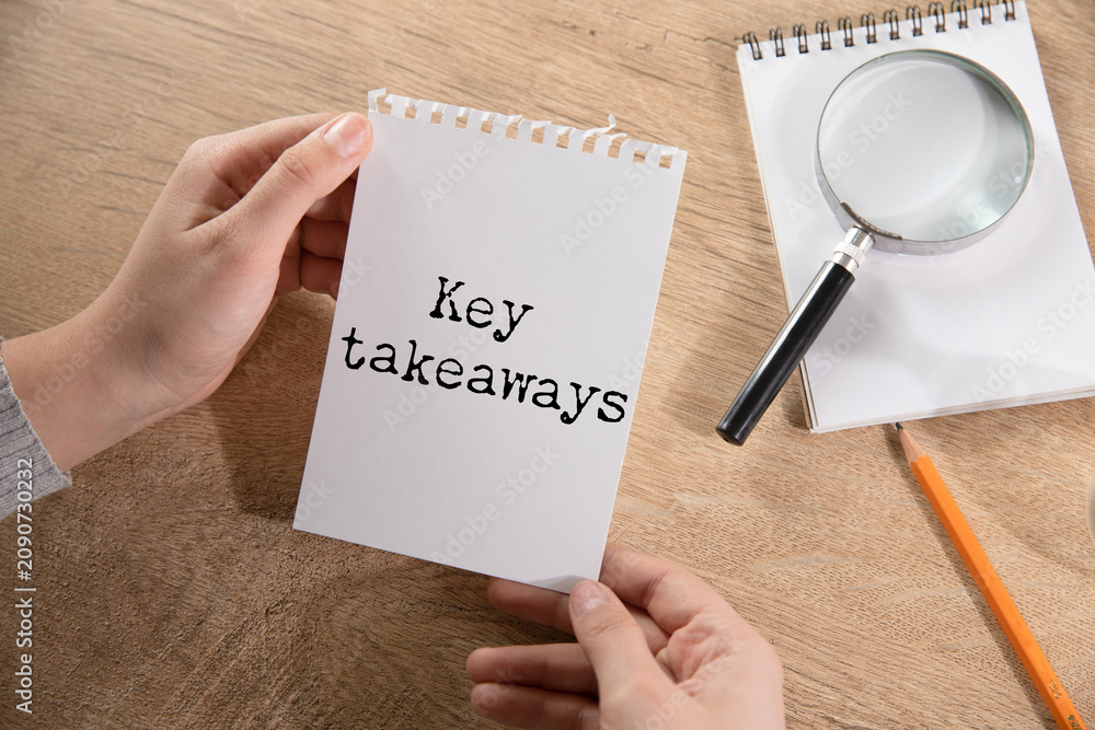 Obraz premium Key Takeaways message written on paper