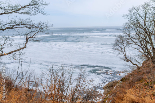Obraz na plátně Khanka lake shore with frozen coast in Russia China border during the cold day and sandy beach