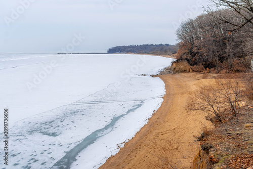 Obraz na plátne Khanka lake shore with frozen coast in Russia China border during the cold day and sandy beach