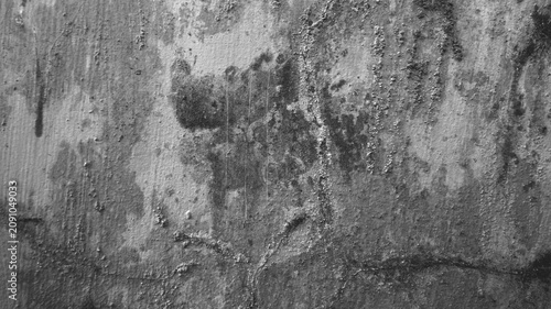 Foto Monochrome vertical concrete wall background with water streaks, dark rectangular stain, rough bumps, and industrial texture