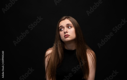 Cuadro en lienzo Young woman showing annoyance, boredom, and indifference with a sidelong glance