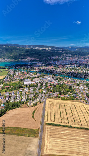 Luftaufnahme von Biel/Bienne mit der Aare und dem Juragebirge an einem sonnigen Sommertag, Juli 2026, Schweiz
