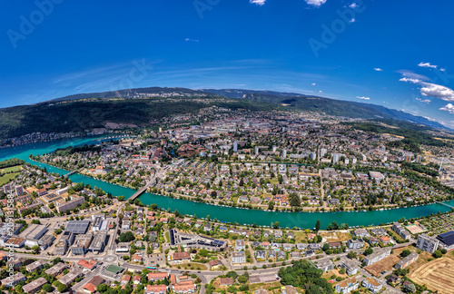 Luftaufnahme von Biel/Bienne mit der Aare und dem Juragebirge an einem sonnigen Sommertag, Juli 2026, Schweiz