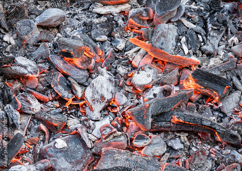 Obraz na płótnie Glowing charcoal briquettes with burning embers background