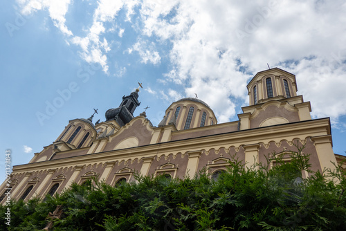 Foto Orthodox Church in Sarajevo with Traditional Architecture and Historic Religious