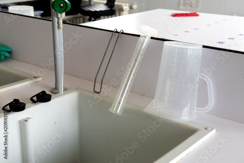 Bild auf Leinwand Clean laboratory sink with measuring cylinder and plastic measuring jug
