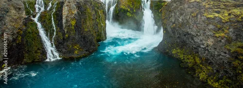 Panel kuchenny z motywem Beautiful aerial view of Sigöldufoss waterfall cascading into a vivid turquoise glacial river surrounded by volcanic basalt cliffs and vibrant moss in the Icelandic Highlands.