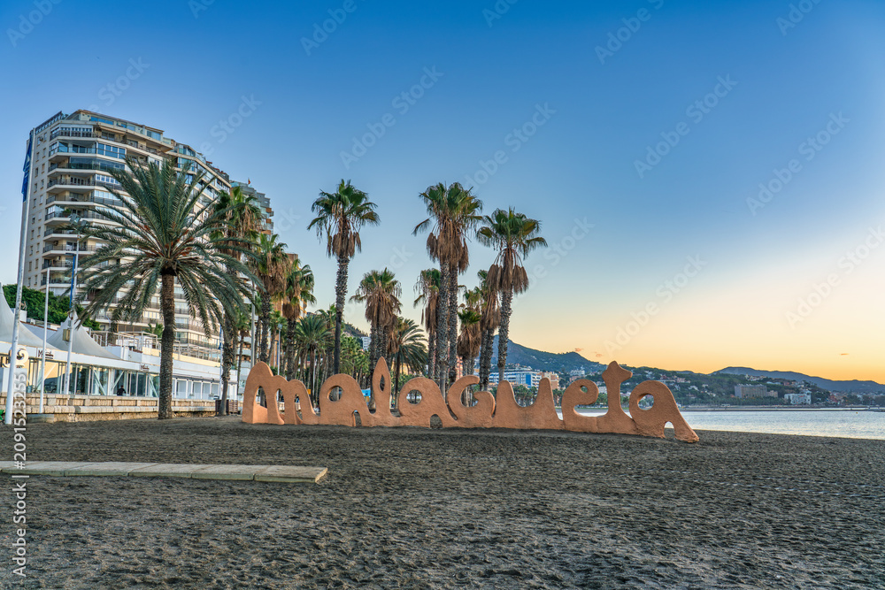 Obraz premium Malagueta beach sign at sunrise in Malaga
