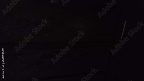 Foto Abstract dark background with a singular light streak abstract background dramat