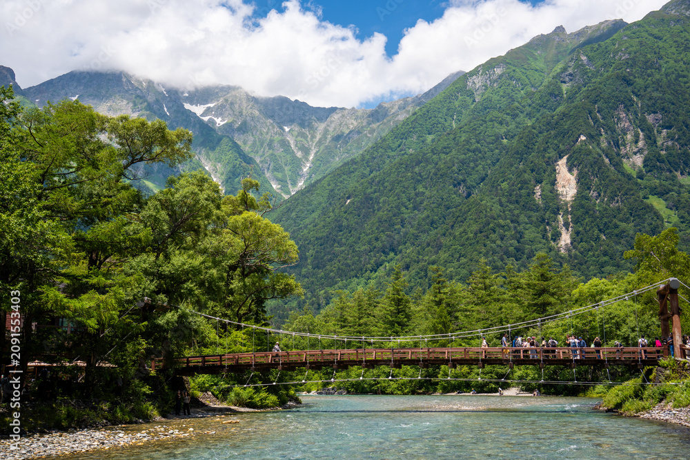 Fototapeta premium 上高地 梓川 河童橋 穂高連峰 夏