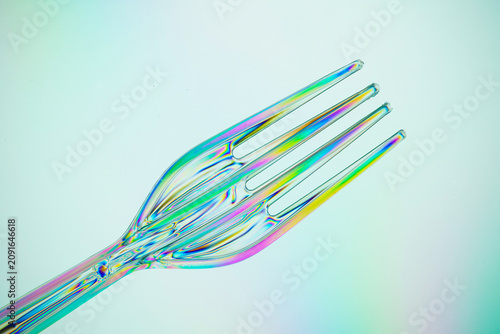Obraz na plátne Plastic fork and spoon photographed with polarized light creating colourful stre