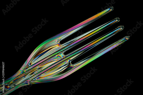 Konstfotografi Plastic fork and spoon photographed with polarized light creating colourful stre