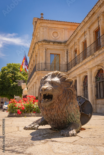 statue of a lion, leon, spain