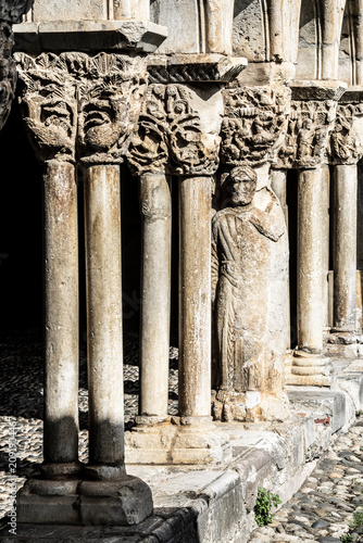Obraz na płótnie Pillar of the Four Evangelists, Romanesque cloister, cathedral of Our Lady of Sa