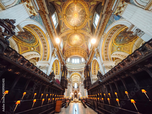 choir with votive candles and mosaics on the ceiling, Saint Paul's Cathedral, London, England, Great Britain, Europe