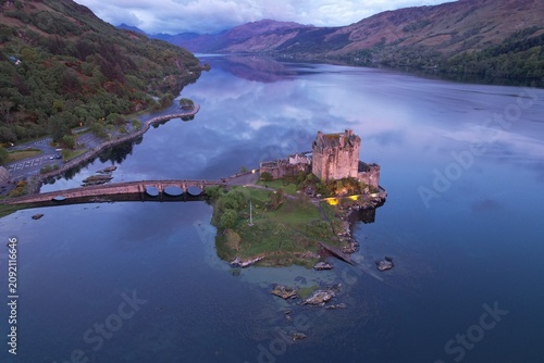 Eilean Donan Castle Schottland Highlands Loch Duich Dornie James Bond Luftaufnahme