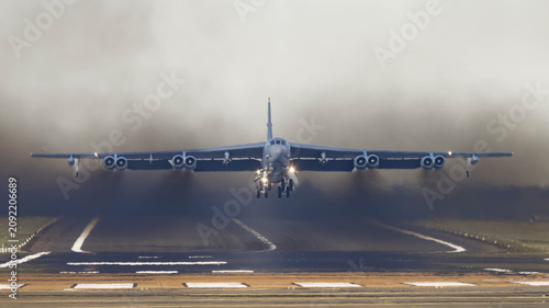 Tableau sur toile B52 bomber taking off from an airfield in the Gloucestershire countryside, 25th