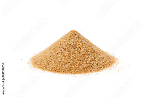 Fotografie Heap of maca powder isolated on white