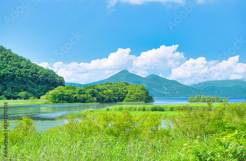 福島県郡山市　鬼沼から見る磐梯山と猪苗代湖