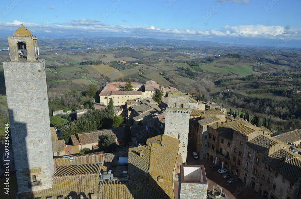 Obraz premium Towers and rooftops in the historic village of San Gimignano