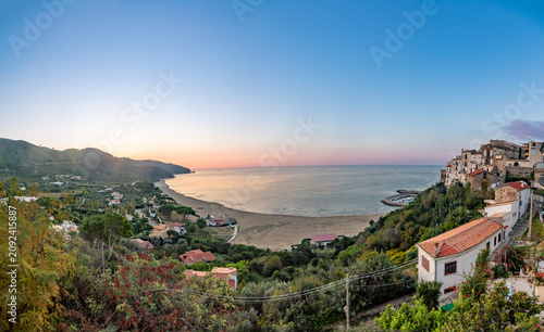 Fotografía Beautiful early morning view in the village of Sperlonga, Lazio region of Italy